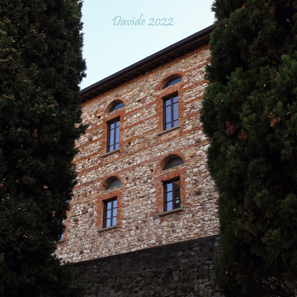 Davide, “Castello di Desenzano del Garda: scorcio del fronte Nord”, Desenzano del Garda (Brescia, Lombardia – Lago Benaco, Italia), marzo 2022. © Davide Tansini