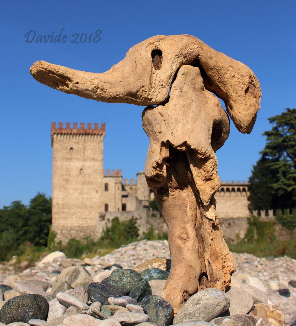 Davide, “Forme sfuggenti #16 – Castello di Riva”, Ponte dell’Olio (Piacenza, Emilia-Romagna – Valnure, Italia), settembre 2018. © Davide Tansini