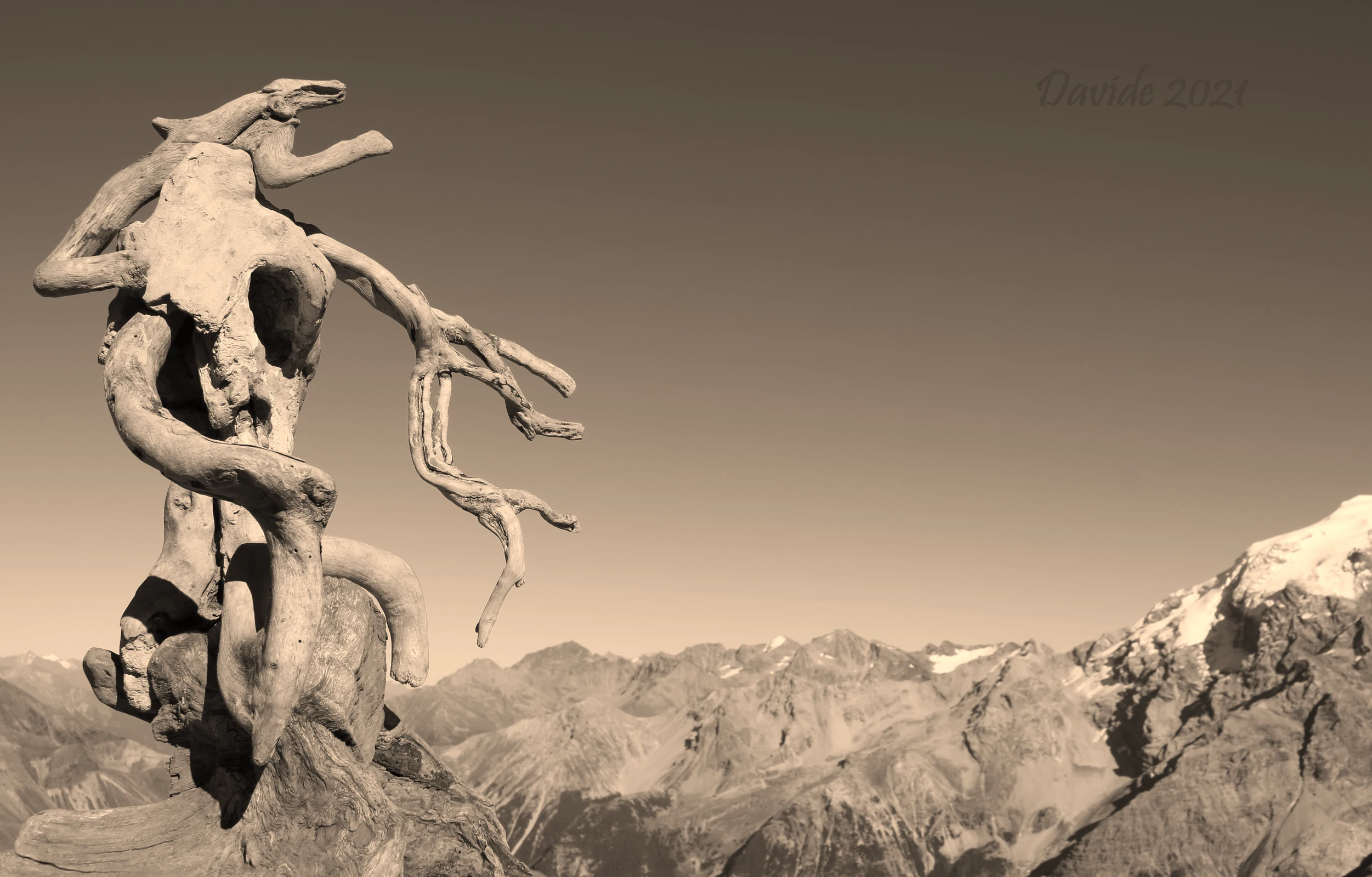 Davide, “Forme sfuggenti #83 – Chamanna Trais Linguas”, Val Müstair (Engiadina Bassa/Val Müstair, Grigioni – Svizzera), settembre 2021. © Davide Tansini