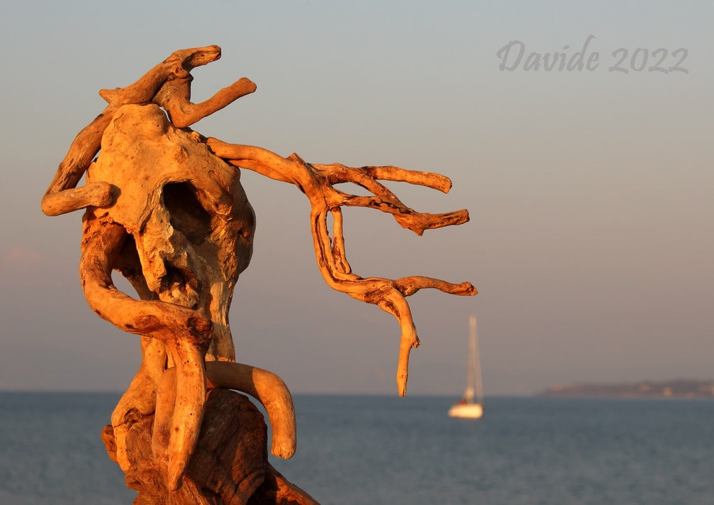 Davide, “Forme sfuggenti #91 – La darsena”, Desenzano del Garda (Brescia, Lombardia – Lago Benaco, Italia), marzo 2022. © Davide Tansini