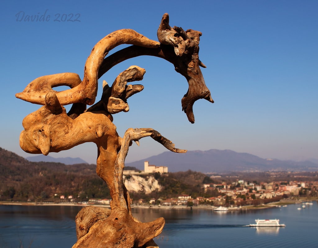 Davide, “Forme sfuggenti #92 – Rocca Borromea”, Arona (Novara, Piemonte – Lago Maggiore, Italia), marzo 2022. © Davide Tansini