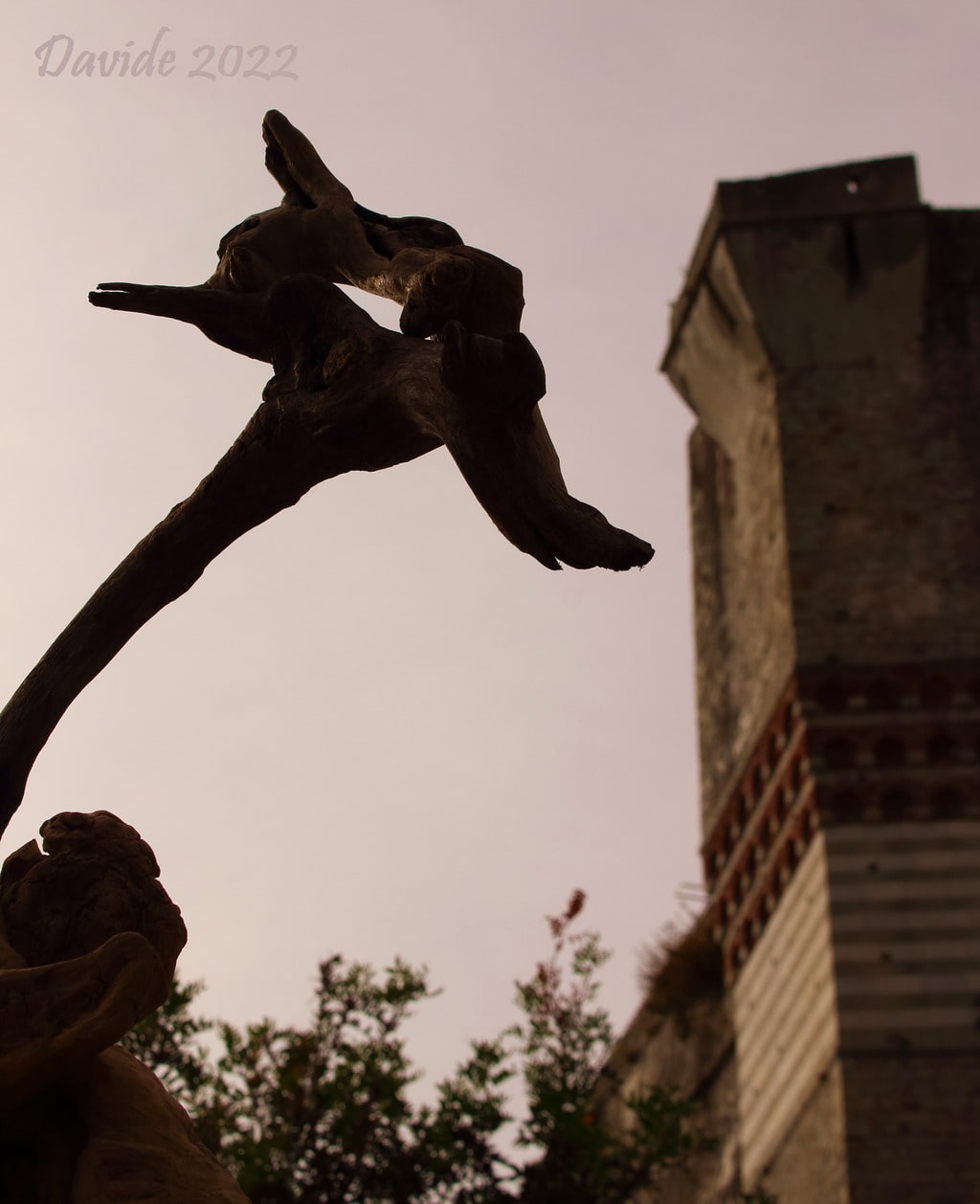 Davide, “Forme sfuggenti #95 – Castello di Lerici”, Lerici (La Spezia, Liguria – Golfo dei Poeti, Italia), agosto 2022. © Davide Tansini