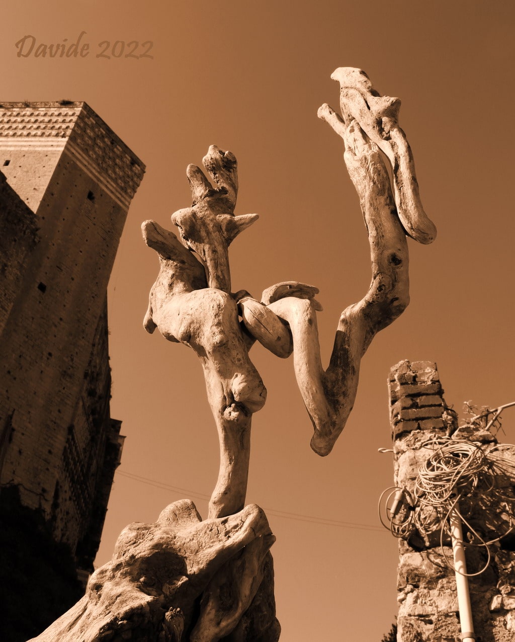 Davide, “Forme sfuggenti #95 – Castello di Lerici”, Lerici (La Spezia, Liguria – Golfo dei Poeti, Italia), agosto 2022. © Davide Tansini