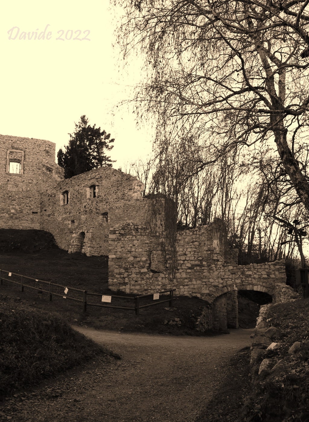 Davide, “Resti della Rocca Borromea di Arona”, Arona (Novara, Piemonte – Lago Maggiore, Italia), marzo 2022. © Davide Tansini