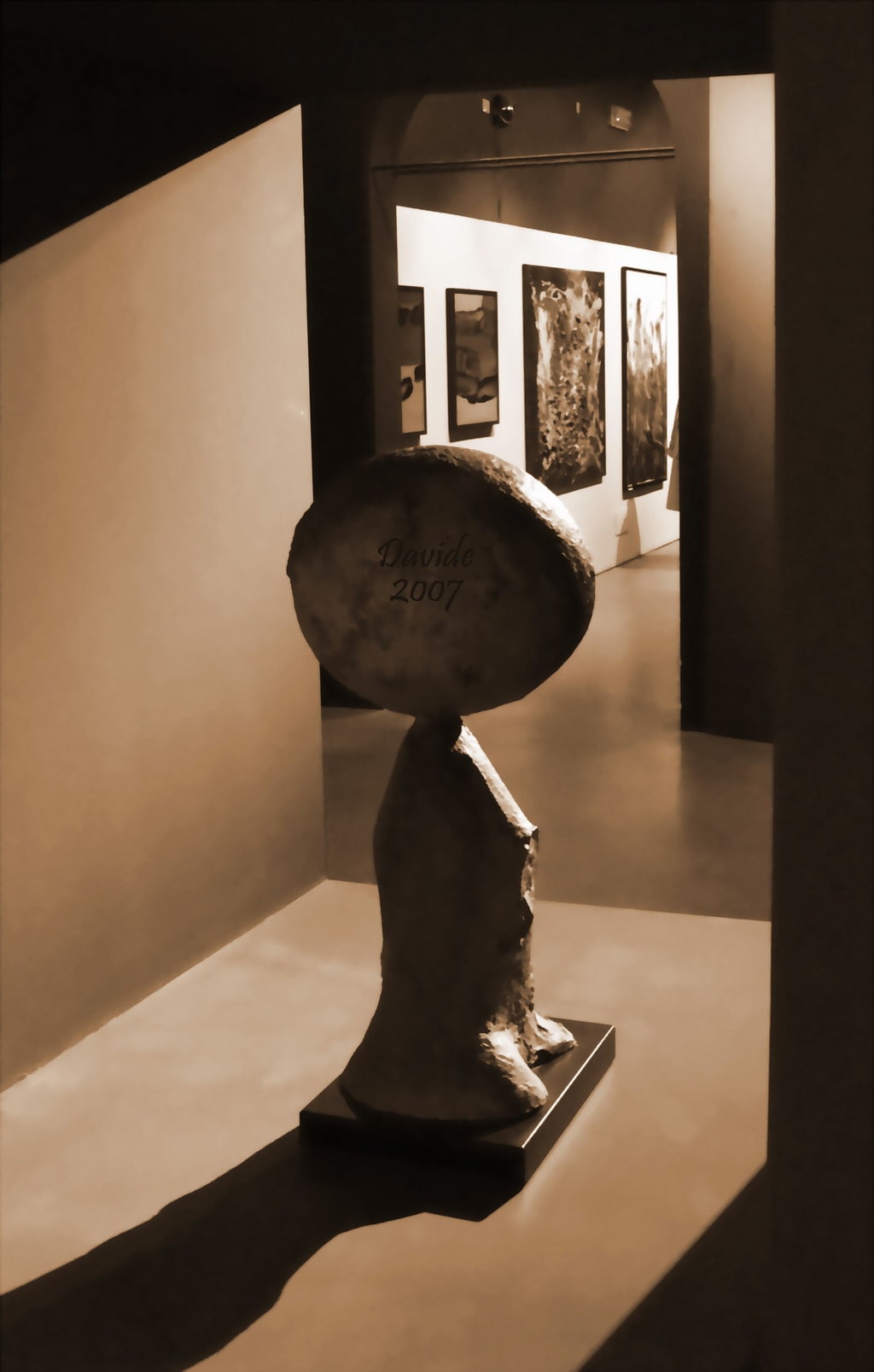 Davide, “Scultura in chiaroscuro”, Pisa (Toscana – Italia), novembre 2007. © Davide Tansini