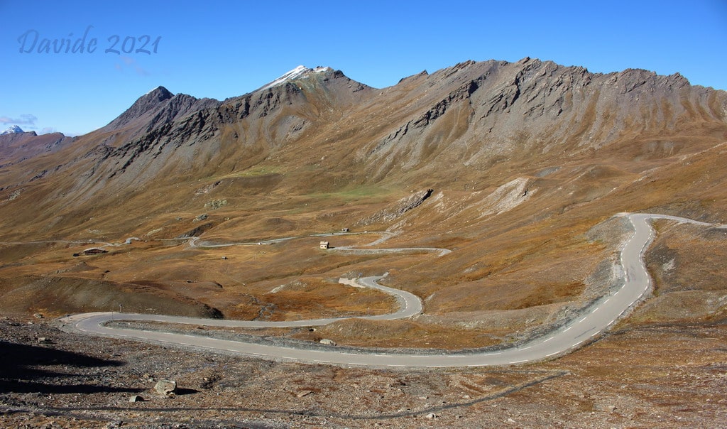 Davide, “Strada verso il Colle dell’Agnello”, Molines-en-Queyras (Alte Alpi, Provenza-Alpi-Costa Azzurra – Francia), ottobre 2021. © Davide Tansini