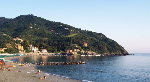 Levanto (La Spezia, Liguria – Riviera di Levante). Panorama. Fotografia digitale