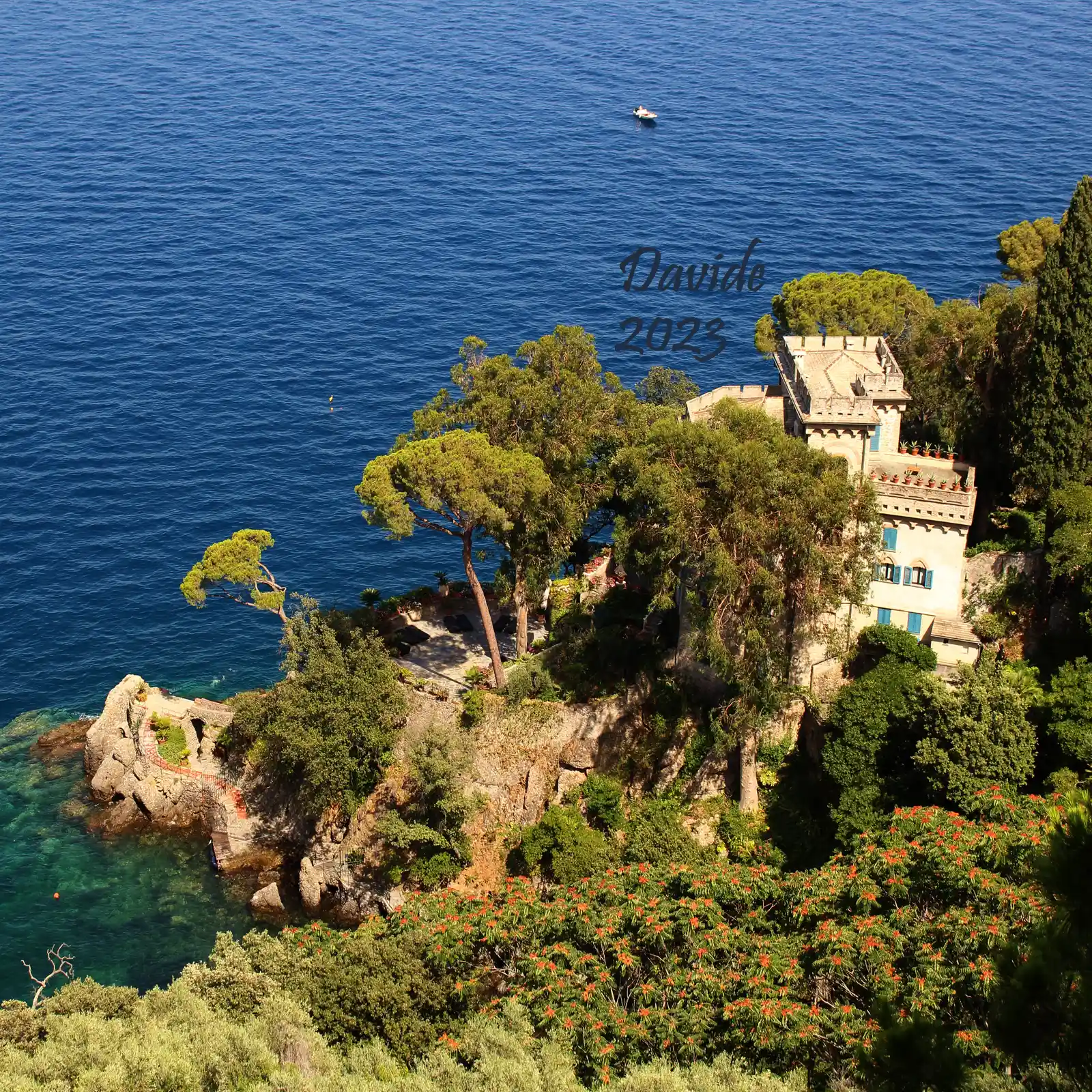 Portofino (Genova, Liguria – Tigullio, Italia). Villa Olivetta ripresa dal Castello Brown. Fotografia di Davide (luglio 2023). © Davide Tansini